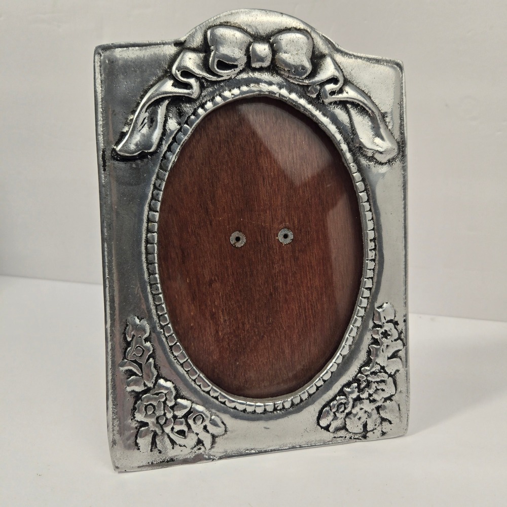 Vintage Handcrafted Mexico Pewter Picture Frame Embossed Bow Floral Oval 5x7
